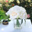 Agencements de fleurs pivoine et maîtresses en vase