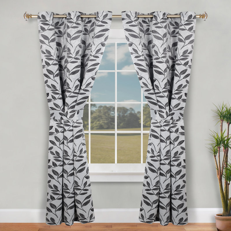 Finklea 100% Polyester Floral Room Darkening Grommet Curtain Panels, Argenté / Noir, l 46 po x L 84 po