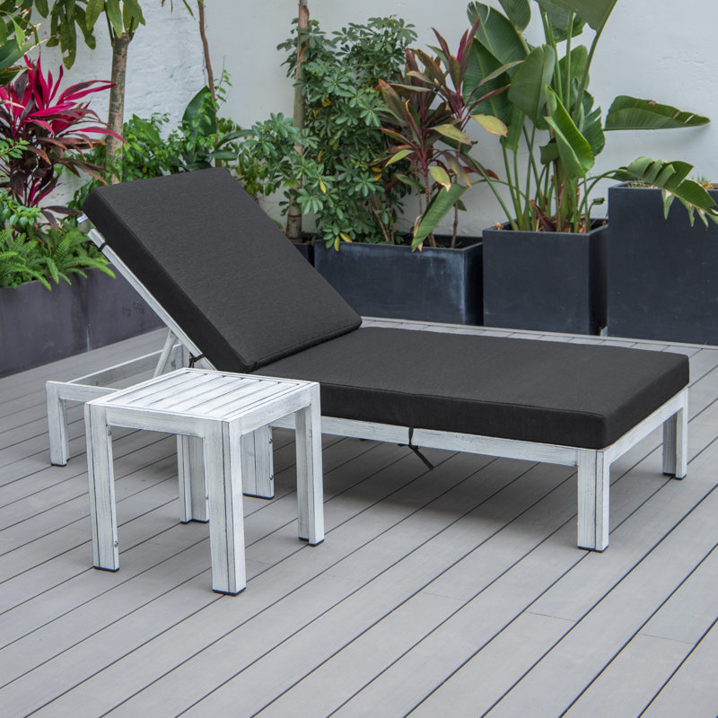 Chaise longue d'extérieur blanche avec table d'appoint et coussins Leisuremod Chelsea, Noir, Blanc / Blanc