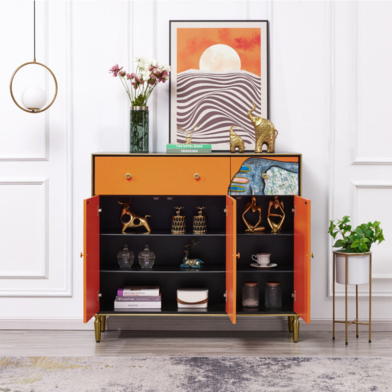 Armoire d'appoint peinte orange clair