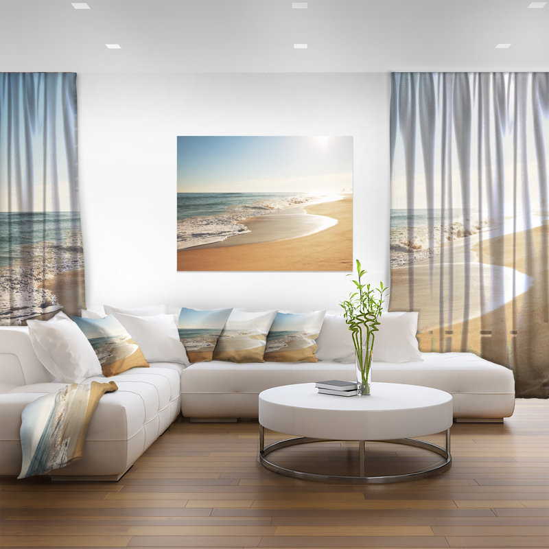 «Large Seashore with Crystal Waters Modern Beach», reproduction de photo sur toile tendue, H 20 po x l 20 po x P 1 po, Métal