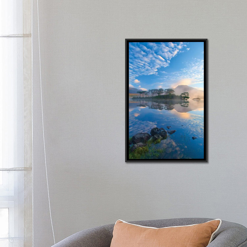 «Misty Morning Reflection» par Gareth McCormack, reproduction de photo sur toile tendue, H 26 po x l 18 po x P 1,5 po