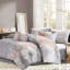 Édredon en coton imprimé très grand - gris / pêche avec jupe de lit tendance et coussins lavables à la machine-121405687