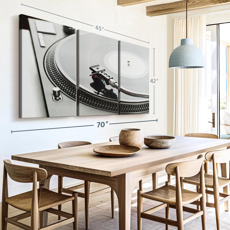 "Tourne-disque vinyle" sur toile, H 42 po x l 65 po x P 1,25 po