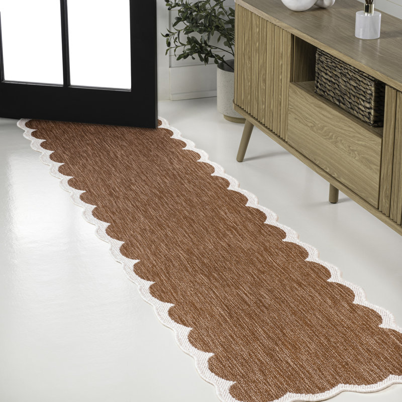 Manado Classic Cottage Two-Tone Scalloped Terra/Cream Indoor/Outdoor Rug, Novelty 2' x 8'