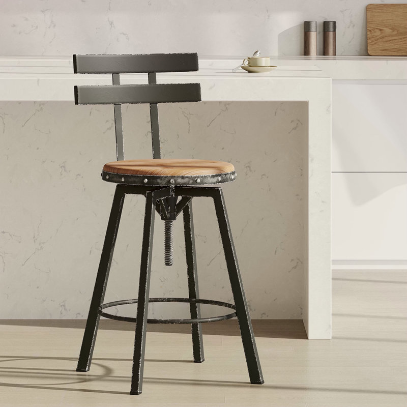 Chaise en métal avec siège en bois