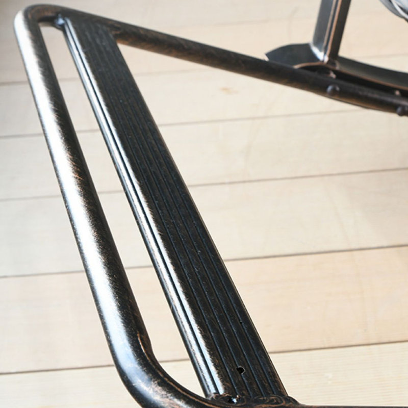 Chaise berçante en rotin pour usage domestique