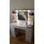 Coiffeuse Camyla avec miroir lumineux à DEL, prise de courant, 7 tiroirs, 4 tablettes, 5 crochets à bijoux-1612579290-1635584595
