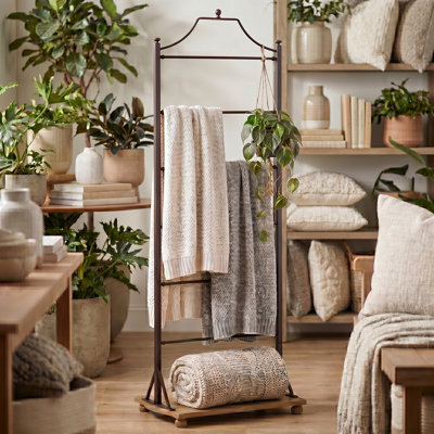 6 ft Blanket Ladder