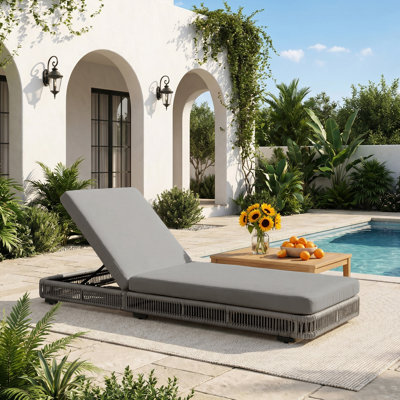 Chaise longue réglable près de la piscine avec corde tissée, coussin épais et structure en fer robuste pour la détente à la piscine, à la plage ou au patio