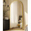Miroir surdimensionné arqué en métal surdimensionné-570231696-570093162