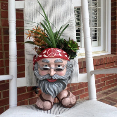 Muggly's Hippie "Jerry" in Groovy 1960's Attire Statue