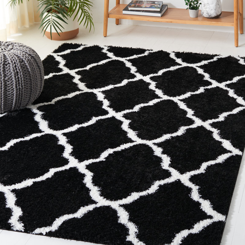 Tapis noir et blanc à motif géométrique, Rectangle 6 pi 7 po x 8 pi 7 po