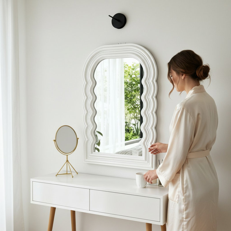 U-Shaped Mirror