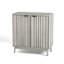 Buffet gris, armoire autoportante avec portes cannelées, armoire de rangement en bois pour le salon