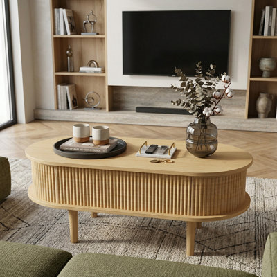 Table basse ovale à plateau relevable cannelé avec compartiment caché, finition naturelle