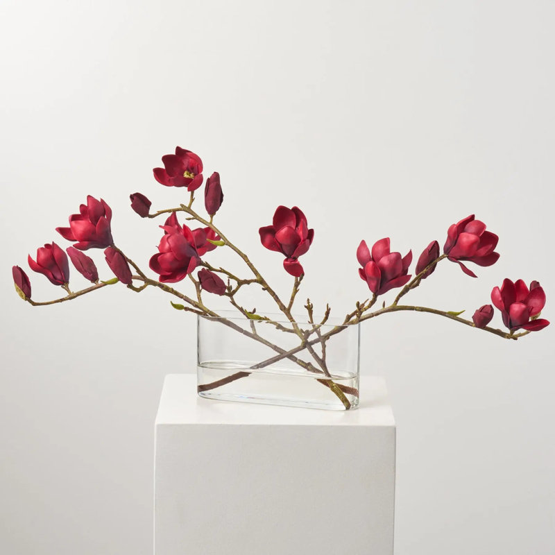 Arrangement d'illusion d'eau bourgogne en rouge bourgogne en fleurs dans un vase ovale moderne