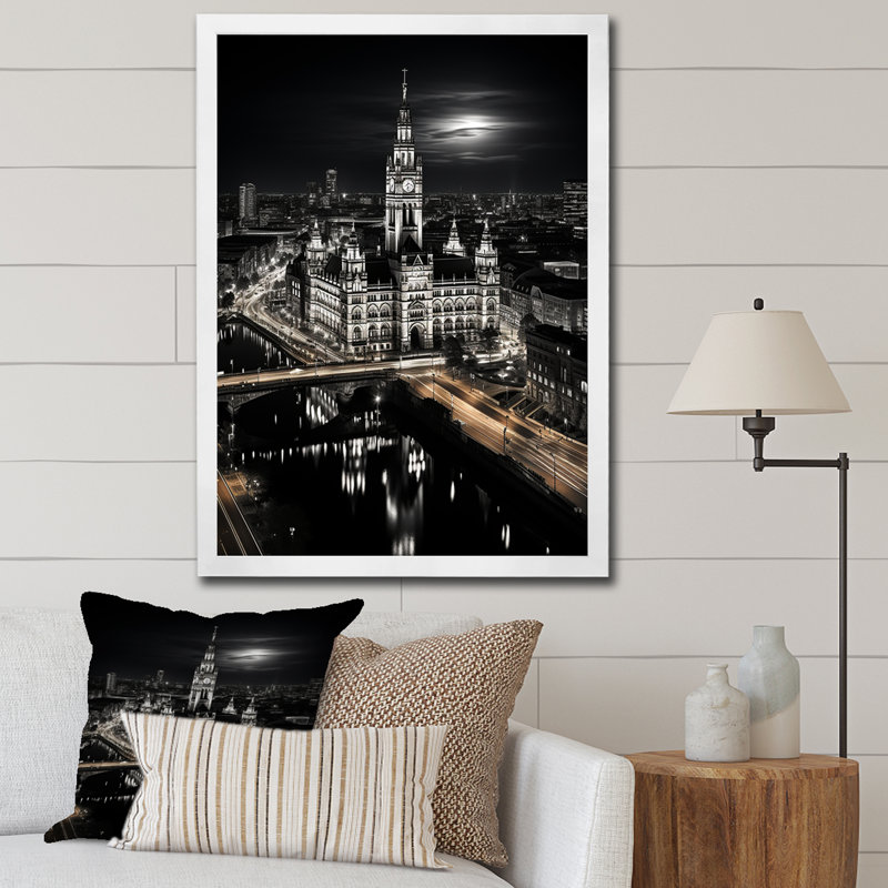«Laleh Munich Beautiful Cityscape Black», reproduction sur toile, H 32 po x l 24 po x P 1 po, Cadre photo blanc