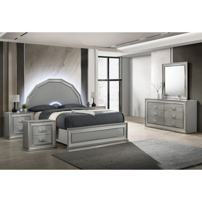 Lanier 6-Piece Bedroom Set
