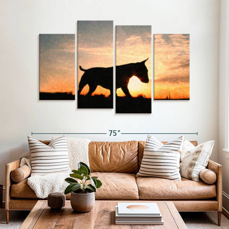 Bull terrier au coucher du soleil