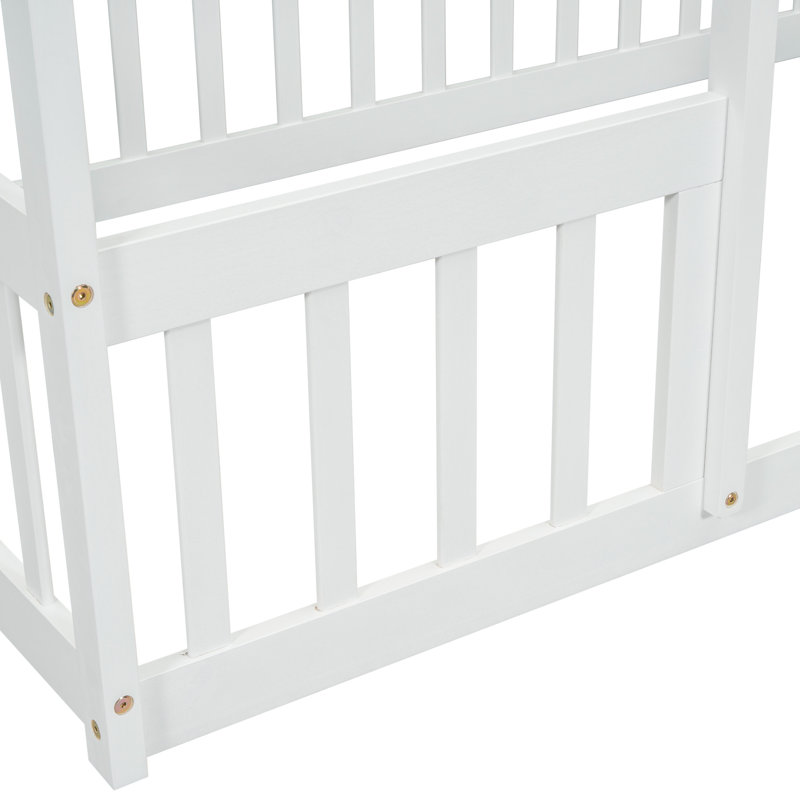 Lit simple en bois avec garde-corps et conception de maison en pin blanc pour une bonne nuit de sommeil