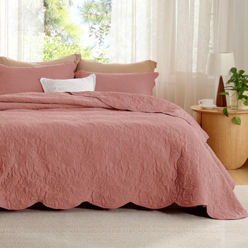 Bedsure Pre-Washed Quilt Set - Ultra Soft Bedspread, Grayish Pink Leaf, Queen Quilt + 2 Standard Shams