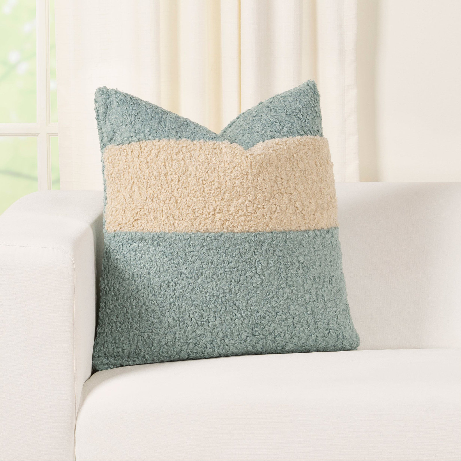 Hanka 20" x 20" Throw Pillow, Mineral