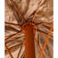 Parasol de paille de style hawaïen de 8 pi avec conception inclinable pour maximiser l'ombre dans les espaces extérieurs.