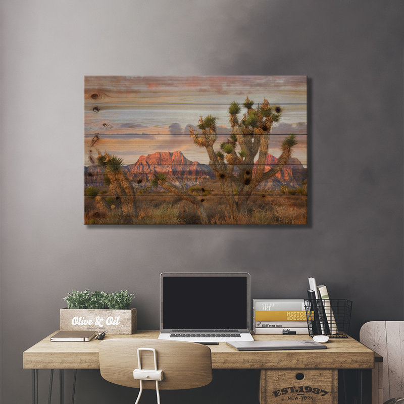 Joshua Tree et Spring Mountains à Red Rock Canyon, près de Las Vegas, Nevada, par Tim Fitzharris - non encadrée, impression sur bois