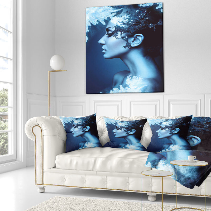 Femme hivernale avec éclaboussures - Portrait imprimé coussin, 16 po x 1 po, Coussin décoratif