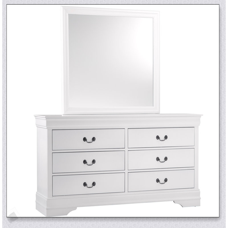 Commode blanche traditionnelle avec poignées en laiton antique et six tiroirs spacieux pour le rangement de la chambre à coucher classique