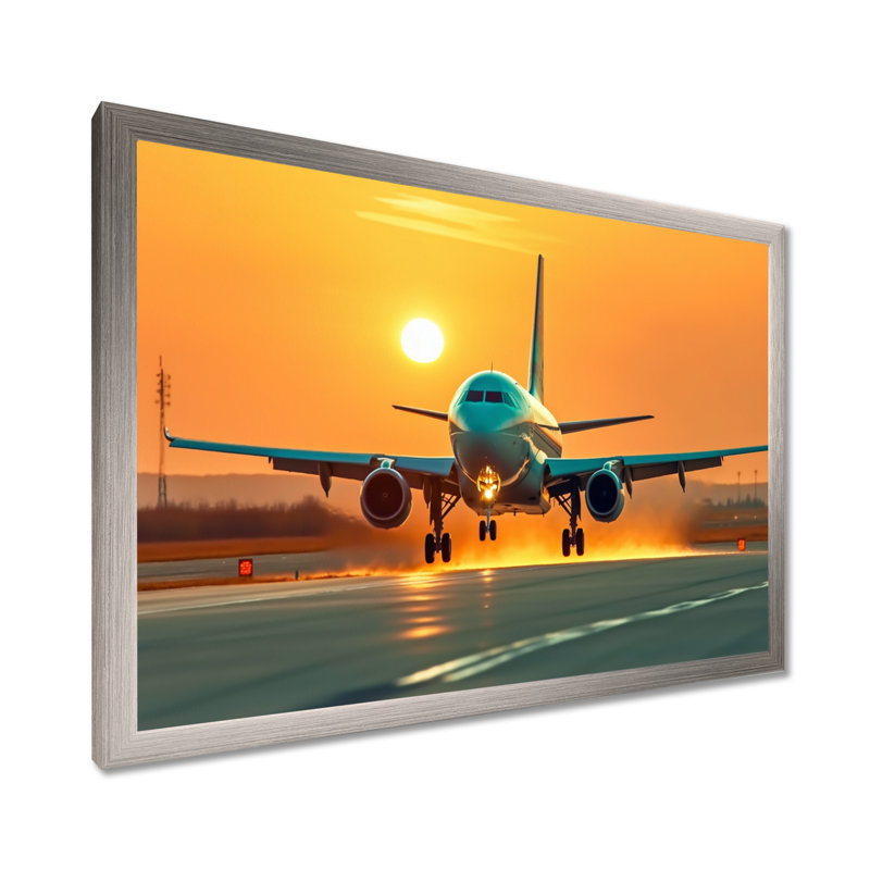 Coucher de soleil sur le tarmac I - reproduction sur toile, H 16 po x l 32 po x P 1 po, Cadre simple argenté