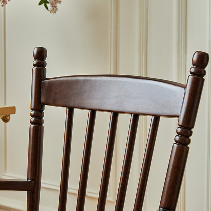 Chaise berçante en bois massif entièrement noyer