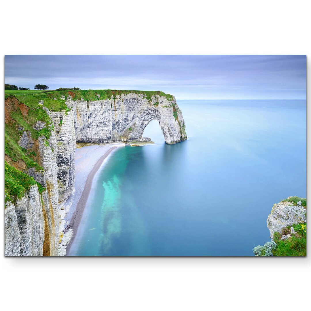 Leinwandbild Felsenbogen, Klippe und Strand bei Etretat – Normandie