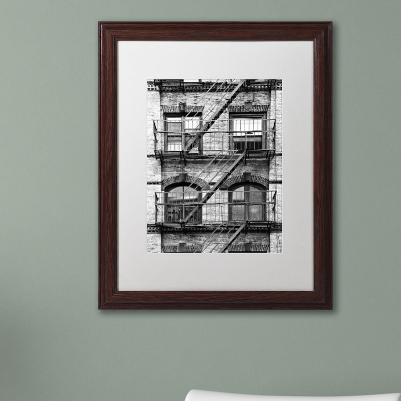 Fire Escape Manhattan, reproduction de photo encadrée, H 20 po x l 16 po x P 0,5 po, Cadre noir, Blanc