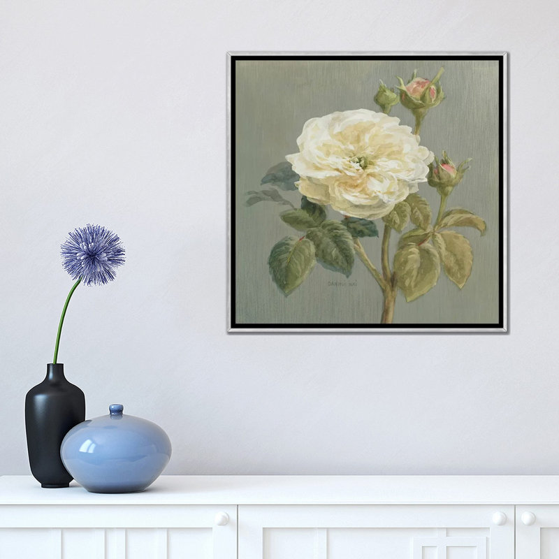 «Heirloom Rose» par Danhui Nai - reproduction d'art, Aucun mat, H 18 po x l 18 po x 1,5 po, Toile avec cadre argenté