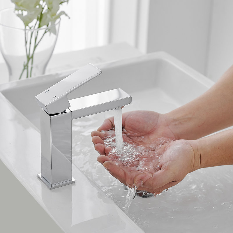 Single-Hole Single-handle Bathroom Faucet with Drain Assembly, Polished Chrome