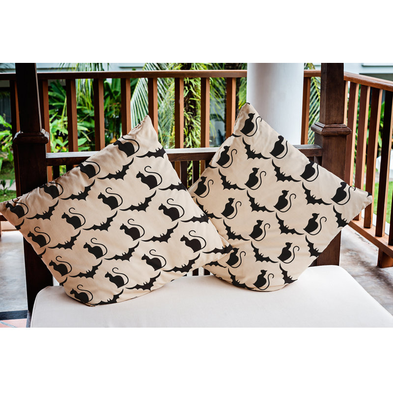 Coussin intérieur / extérieur Cats and Bats, 20 po x 20 po, Crème