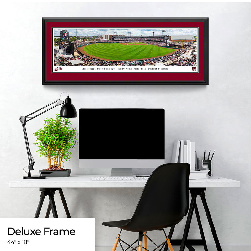 «Mississippi State Bulldogs» par James Blakeway, Cadre d'angle fermé noir, Rouge, H 18 po x l 44 po x P 0,88 po