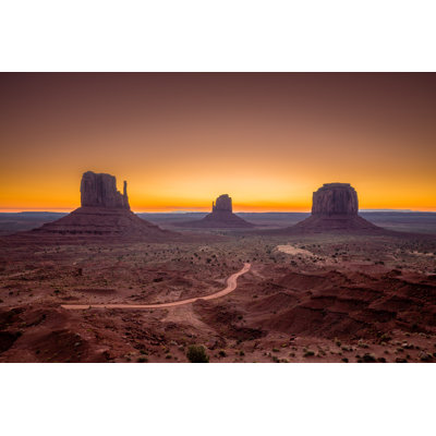 Monument Valley at Sunrise par Bluejay - Photographie sur toile tendue