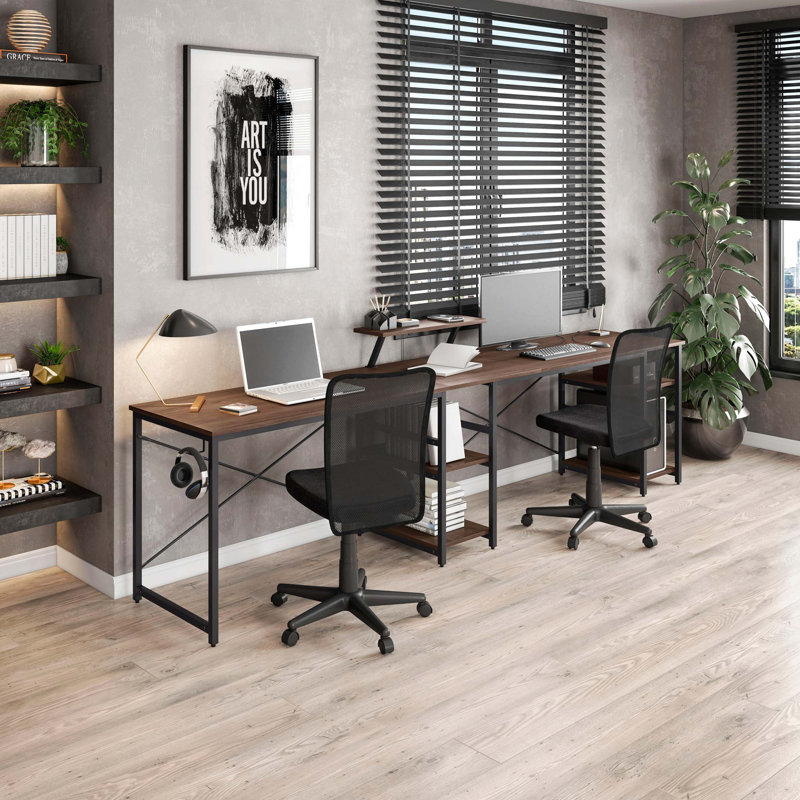 Bureau en L avec tablettes de rangement