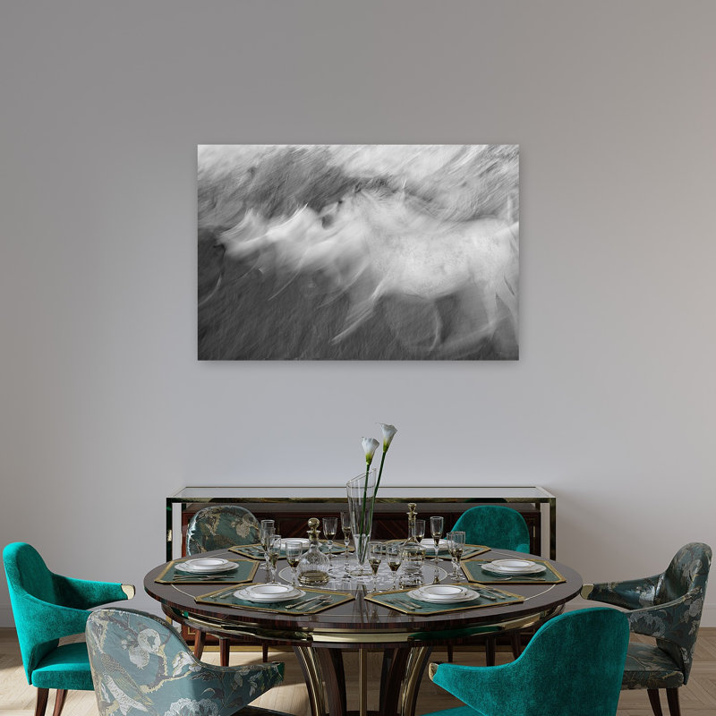 Cheval blanc dynamique et éthéré, impression d'art mural contemporain représentant un cheval et la nature, 32" H x 48" W