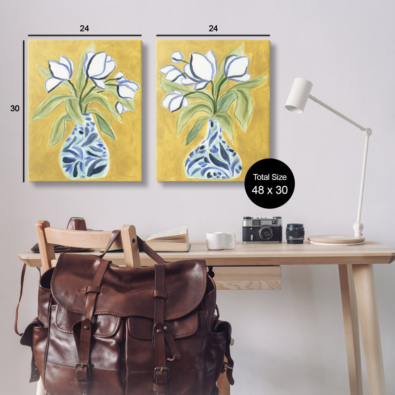 Ensemble de 2 vases tulipes sur toile jaune, design par June Erica Vess, H 30 po x l 24 po