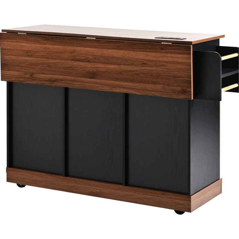 Îlot de cuisine noir 55,5 po avec abattant, porte de grange coulissante, station de charge, tablette réglable et support à épices, pour la salle à manger, prise de courant, roulettes, grand espace de travail, maison