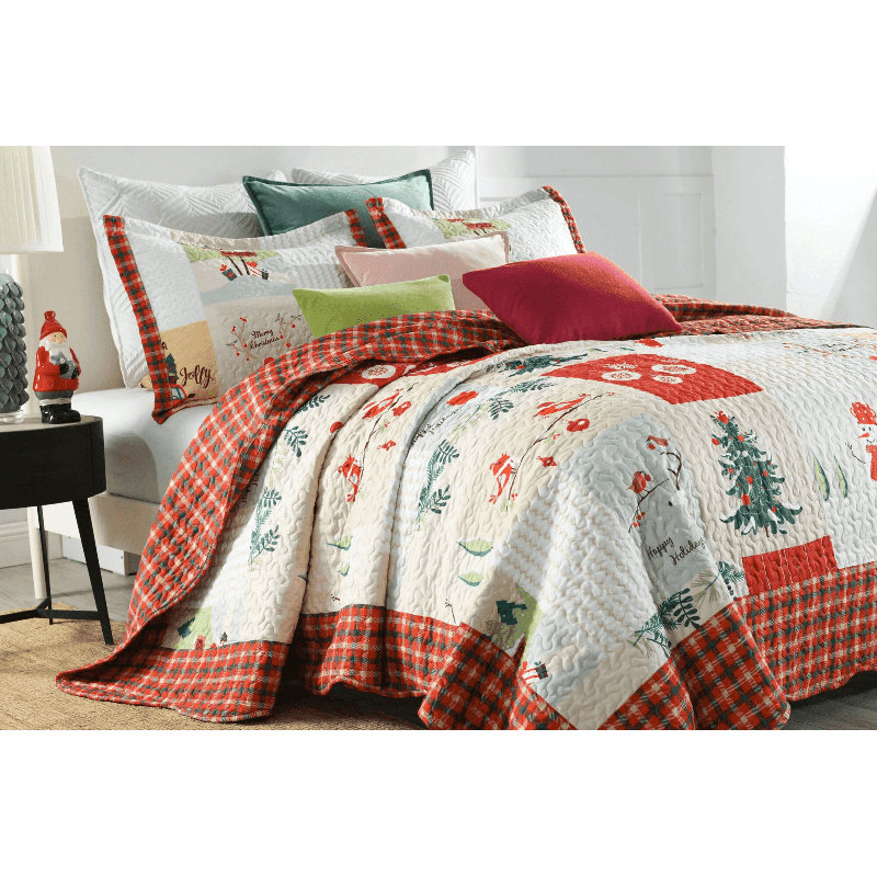 King Red and White Christmas Reversible Quilt Set