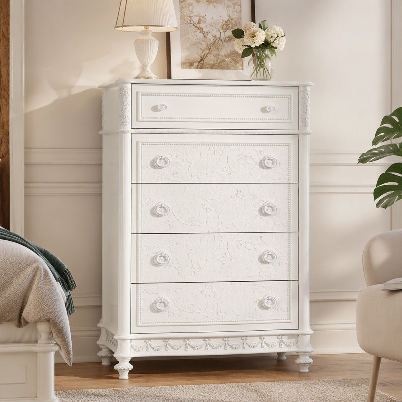 Lorina Chest
