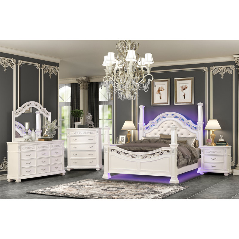 Lit capitonné et sculpté blanc avec éclairage à DEL Marv Collection, Grand lit