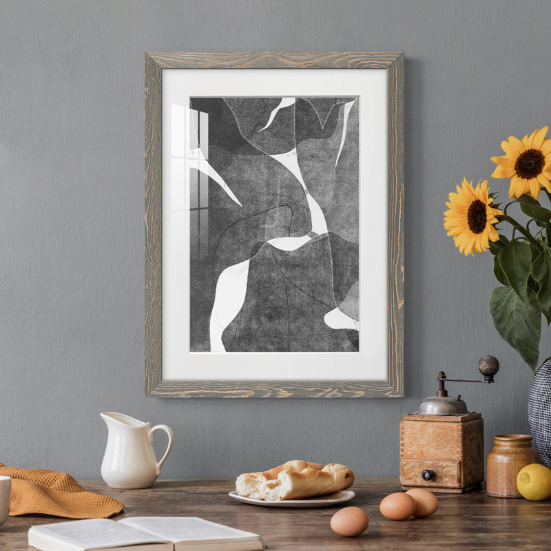 Night Bloom III Premium encadré mat - prêt à accrocher, H 37,5 po x l 27,5 po x P 1 po, Papier avec cadre gris, Blanc