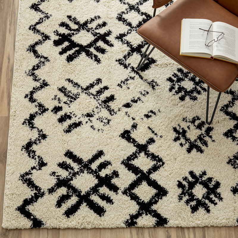 Kerens Geometric Indoor Rug, Rectangle 3' x 5'