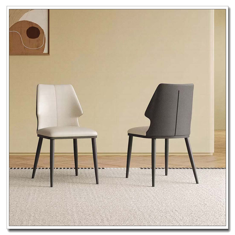 Chaises en cuir de polyuréthane avec pieds en métal